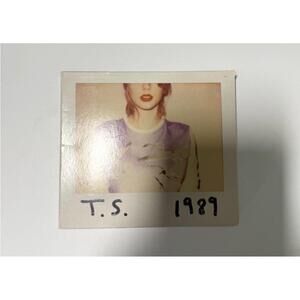 Taylor Swift 1989 CD Album Original Polaroids Bonus Collectible Memorabilia
